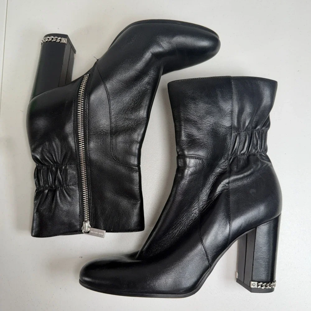 Michael Kors 8.5 Dolores Side Zip Bootie Black Leather Chic Designer Timeless